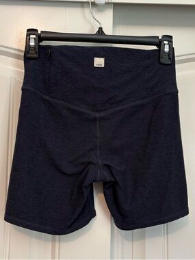 Vuori clean elevation shorty shorts size small navy blue